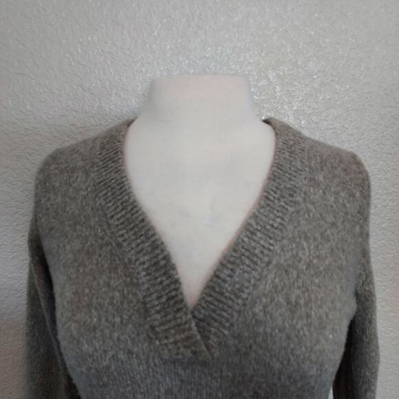 Abercrombie & Fitch Beige V-Neck Sweater Size M - Picture 3 of 11